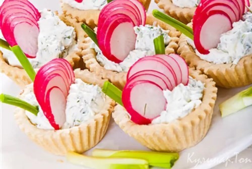 Тарталетки с редисом и сыром Тарталетки с редисом и сыром