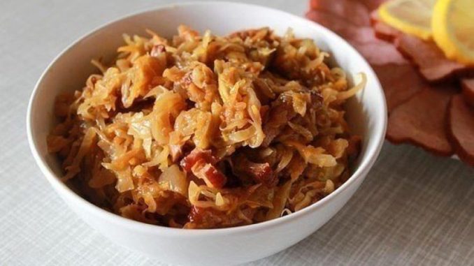 Тушеная капуста с копченой свининой Тушеная капуста с копченой свининой