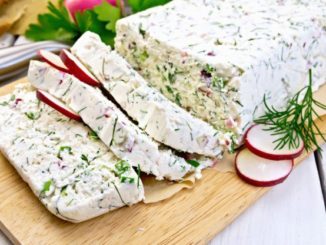 Творожный террин с редисом и зеленью