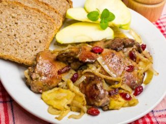 Жареная утка с яблоками