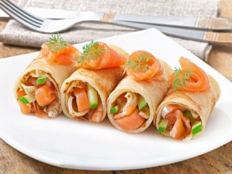 Блинчики с семгой и зеленью