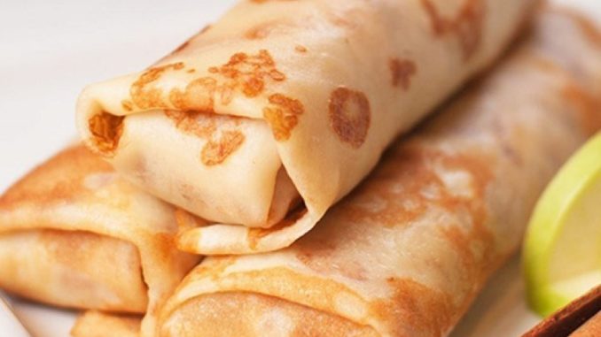 Блины с яблоком, корицей и сметанным кремом Блины с яблоком, корицей и сметанным кремом