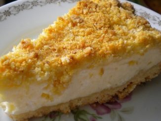 Быстрая творожная запеканка из сливочной крошки