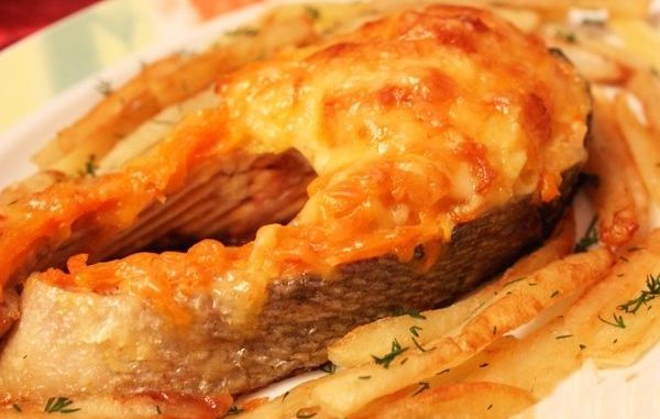 Форель запечённая с картошкой и луком в духовке Форель запечённая с картошкой и луком в духовке