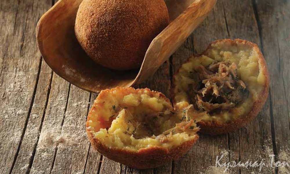 Картофельный колобок с копченым гусем