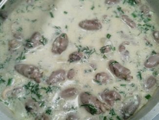 Куриные сердечки в сырном соусе