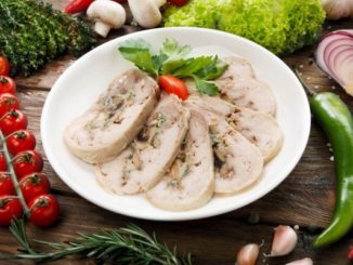 Куриный рулет с грибной начинкой