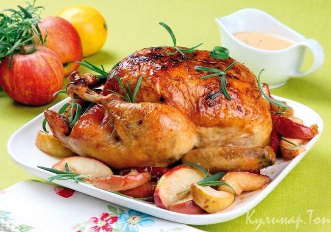 Курица, фаршированная яблоками