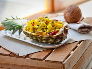 Курочка с кускусом в ананасе