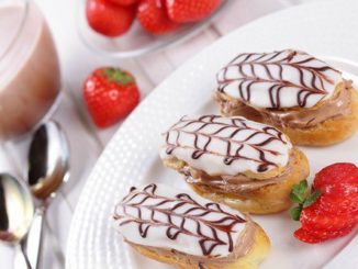 Мини-эклеры с шоколадным масляным кремом