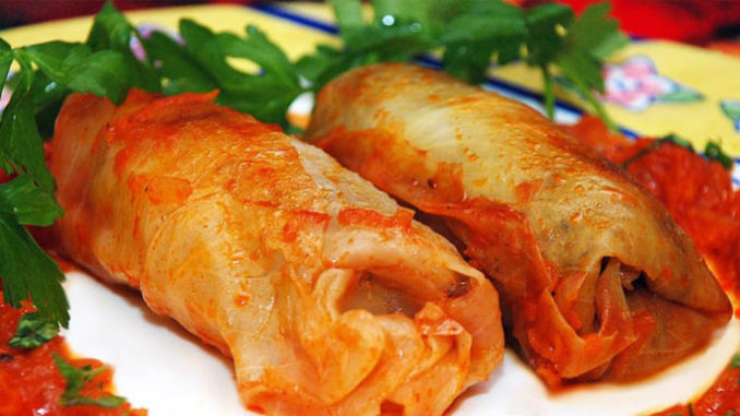 Мясные голубцы с соусом Мясные голубцы с соусом
