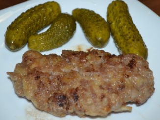 Мясные котлеты с яблоком