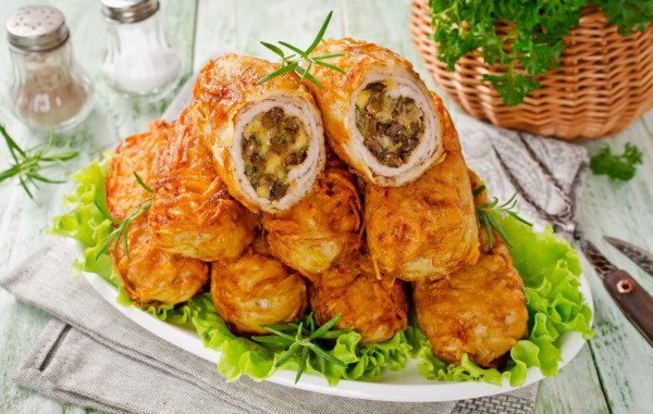 Мясные рулетики с грибами и сыром Мясные рулетики с грибами и сыром