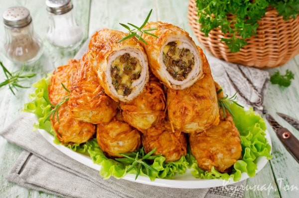 Мясные рулетики с грибами и сыром