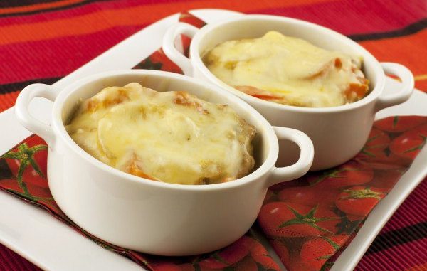 Мясо в горшочках с овощами и сыром Мясо в горшочках с овощами и сыром