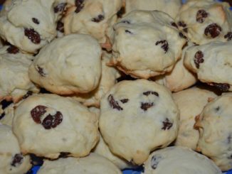 Песочное печенье с изюмом на кефире