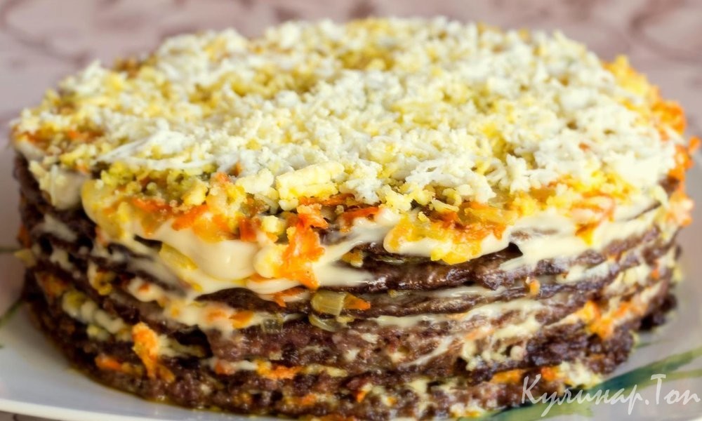 Печеночный торт с морковью и луком