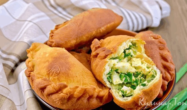Пирожки с весенней зеленью и яйцом
