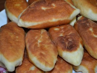 Пирожки с яйцом и луком