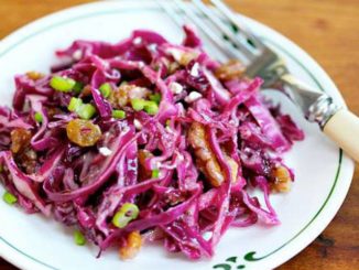 Салат с красной капустой и кукурузой