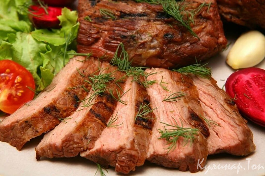 Свинина, запеченная с овощами и тимьяном