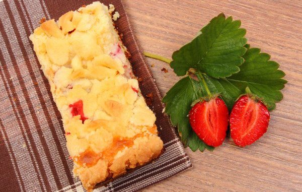Тертый пирог с клубникой Тертый пирог с клубникой