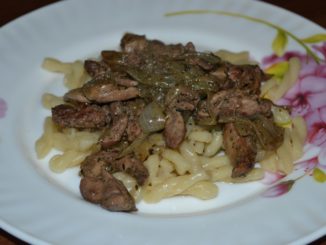 Жареная куриная печень с луком