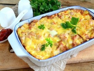 Запеканка из картофеля, фарша и шпината