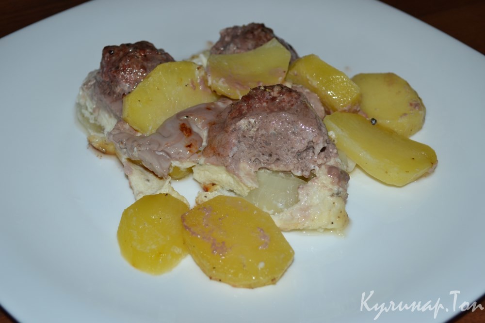Фрикадельки с картофелем в духовке