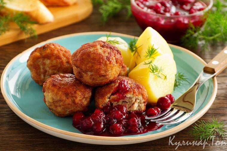 Фрикадельки с клюквенным соусом