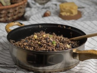 Гречневая каша с белыми грибами и пармезаном