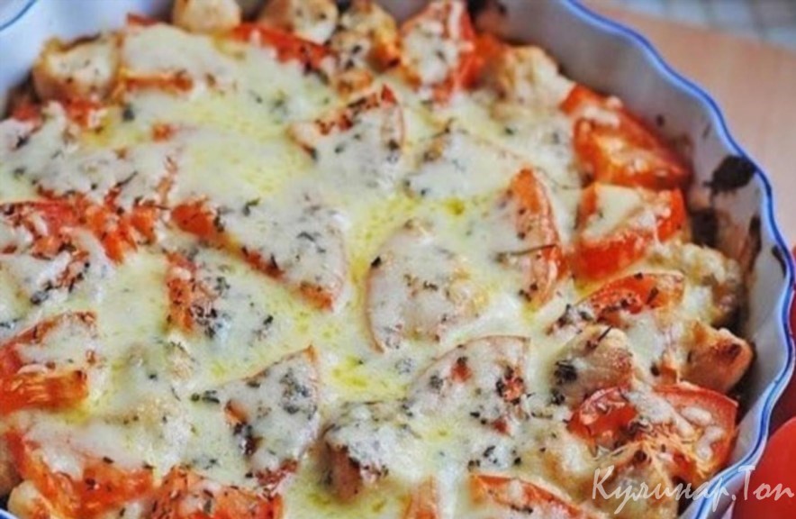 Куриное филе запеченное с овощами и сыром