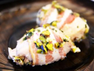 Куриные рулетики с беконом и фисташками