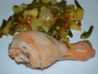 Курица с острым соусом и розмарином