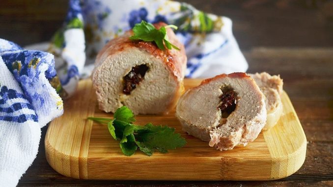 Мясо с вялеными томатами и моцареллой Мясо с вялеными томатами и моцареллой