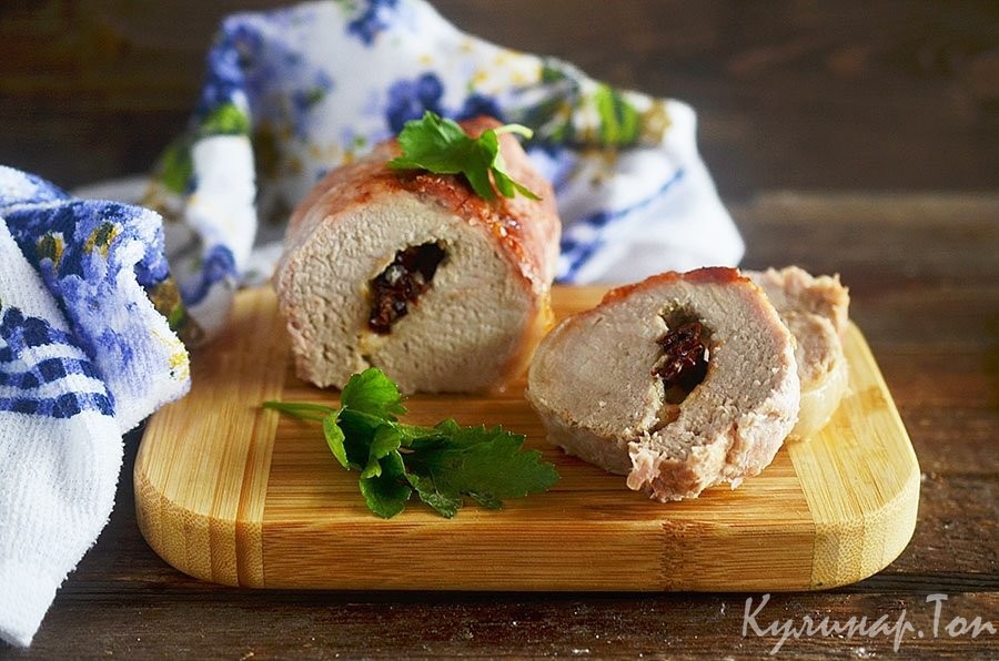 Мясо с вялеными томатами и моцареллой