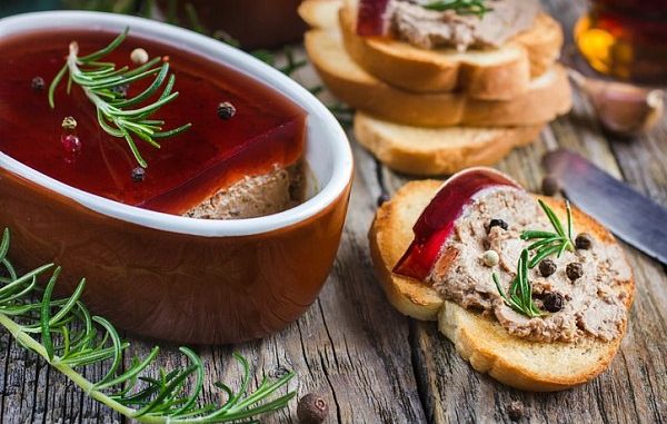 Печеночный паштет с винным желе Печеночный паштет с винным желе