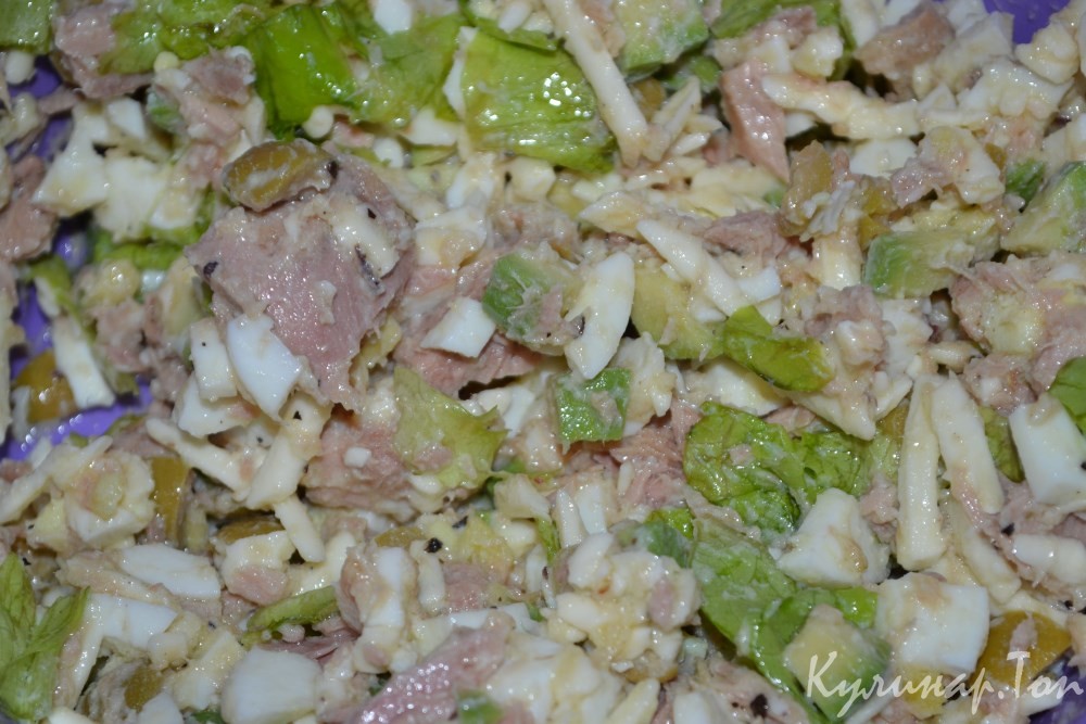 Салат с авокадо и оливками