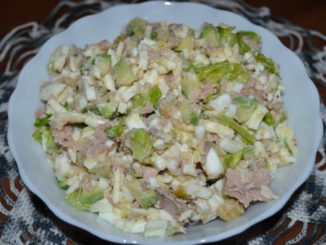 Салат с авокадо и оливками