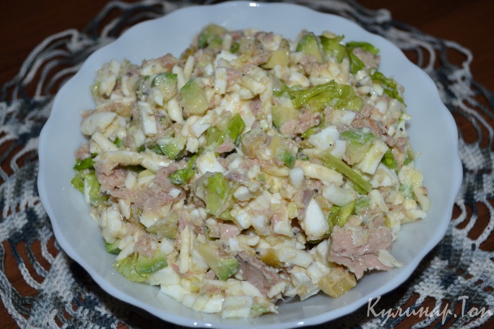 Салат с авокадо и оливками