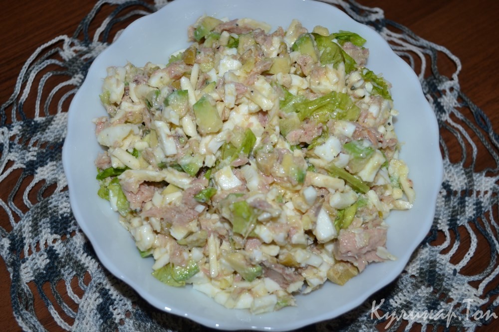 Салат с авокадо и оливками