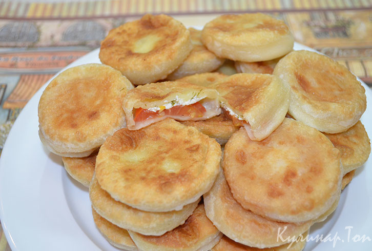 Слоеные пирожки с орехами