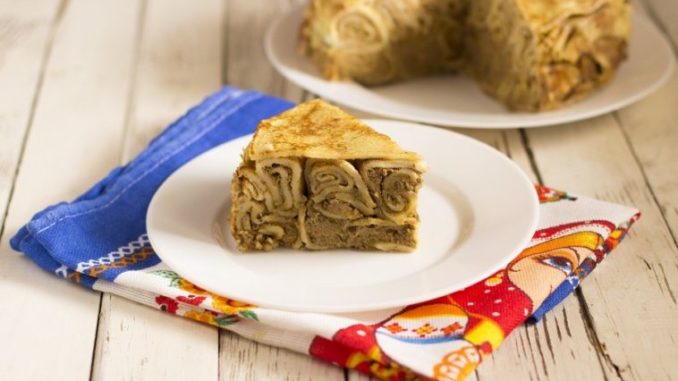 Блинчатый пирог с куриной печенью Блинчатый пирог с куриной печенью