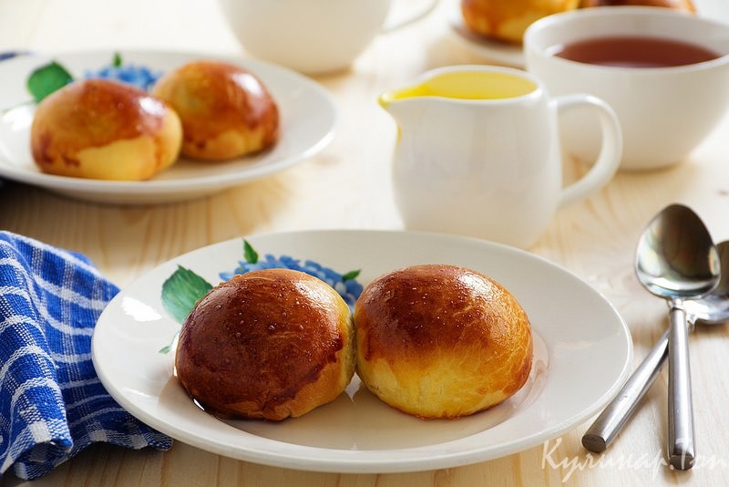 Булочки с маковой начинкой и ванильным соусом
