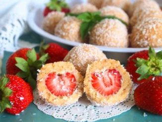 Десертные шарики с клубникой