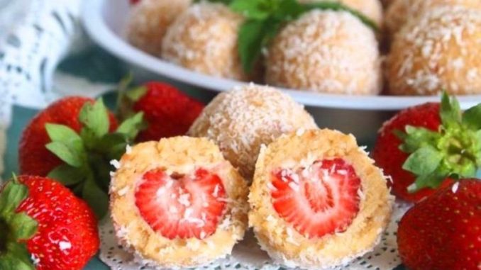 Десертные шарики с клубникой Десертные шарики с клубникой