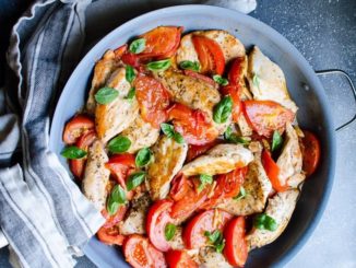 Куриная грудка с томатами и чесноком