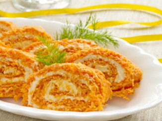 Морковный рулет с сырной начинкой