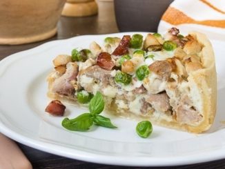 Пирог с курицей и горошком