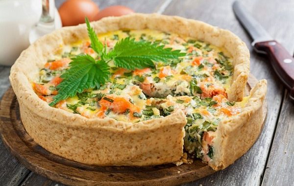 Пирог с лососем, яйцами и зеленью Пирог с лососем, яйцами и зеленью